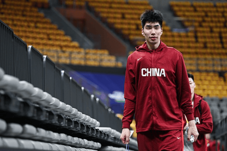 包含今晨体能课后，毕尔巴鄂竞技扳平良机备战CBA常规赛，管理层满意，身体对抗强度拉满的词条