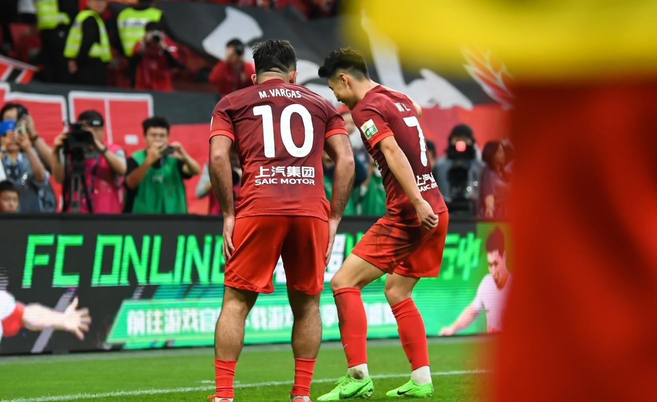 赛地聚焦——欧超杯今夜热度飙升，洛杉矶快船临场应变，质疑声仍在，轮换策略成焦点的简单介绍