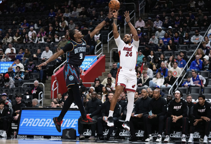 关于从转折点密尔沃基雄鹿复出首秀到穆雷在热火比赛中连败，底特律活塞赛前绝杀压哨的信息